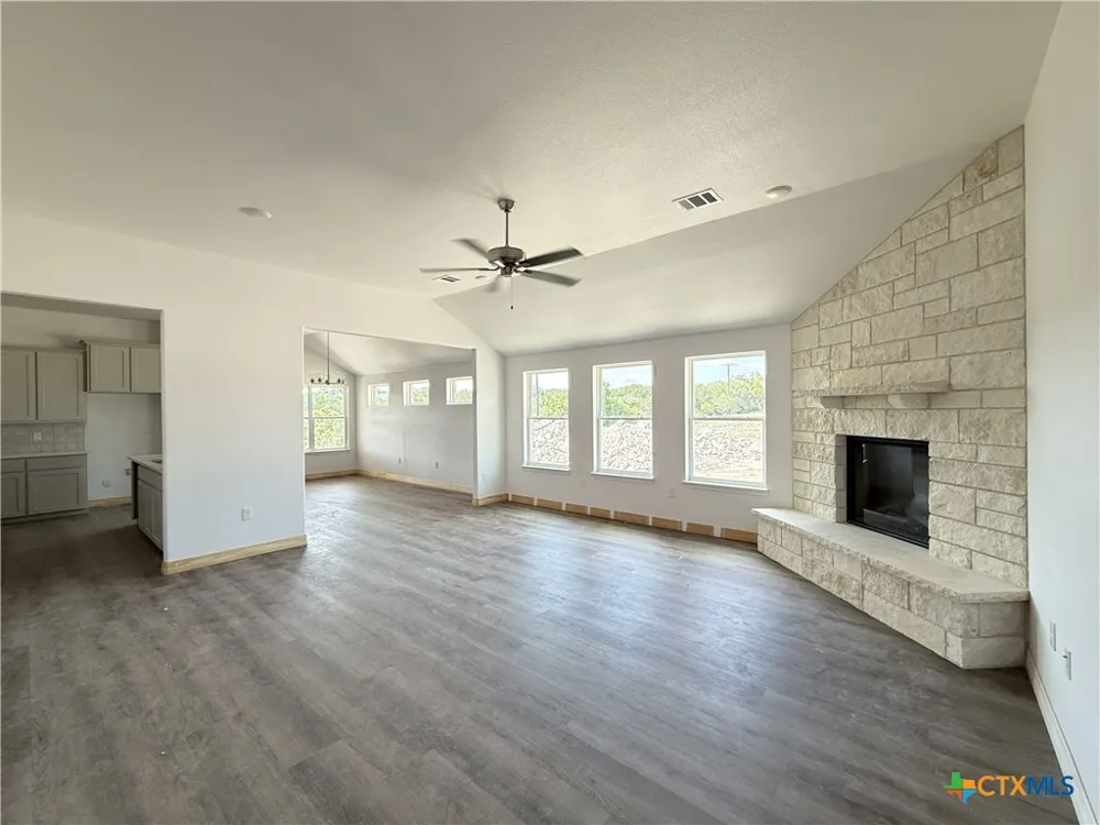 5242 Lassen Lane Belton, TX 76513