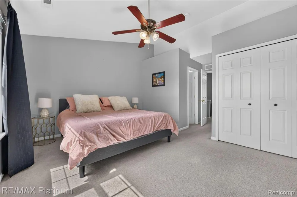 1602 Pinecroft Ln. Howell City, MI 48855