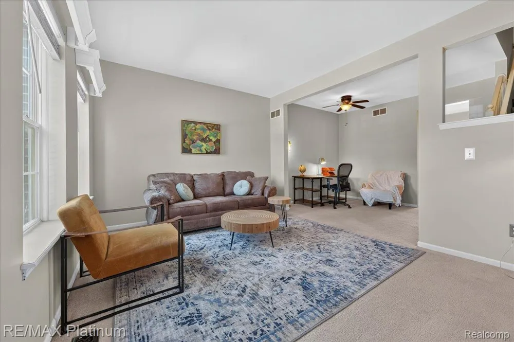 1602 Pinecroft Ln. Howell City, MI 48855