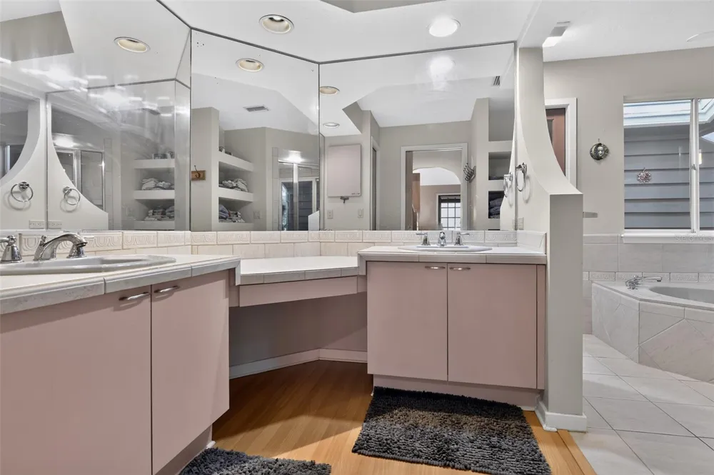4424 FRIAR TUCK LANE Sarasota, FL 34232