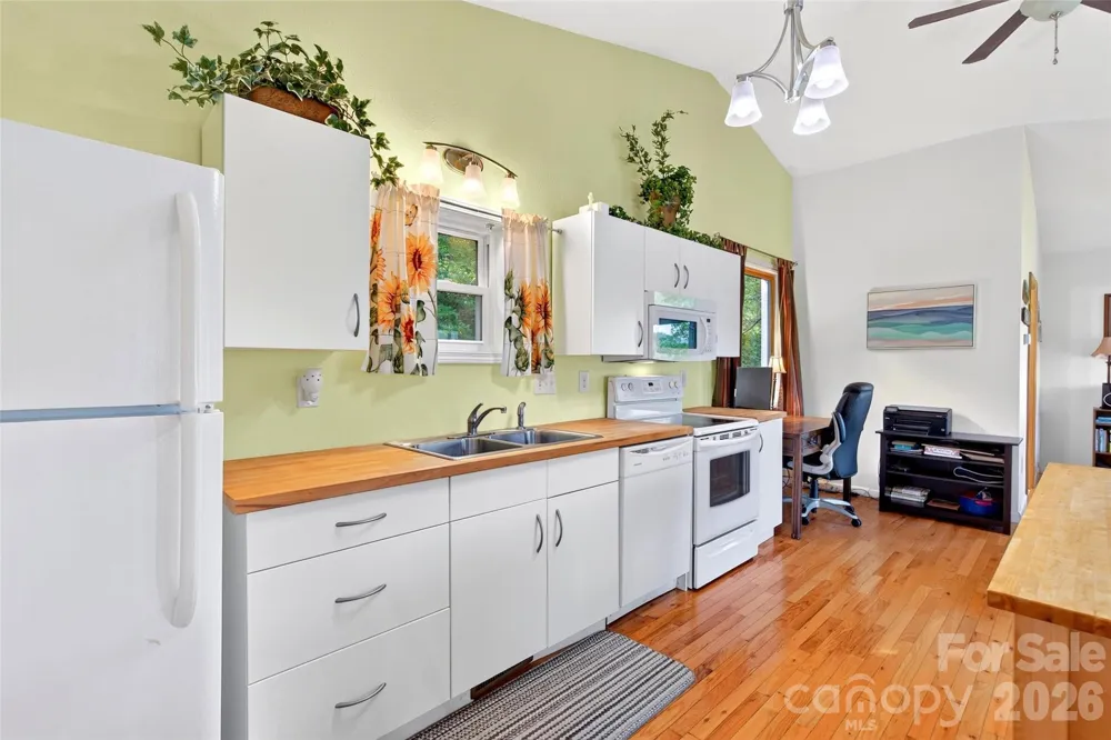 40 E Valley View Drive Marion, NC 28752