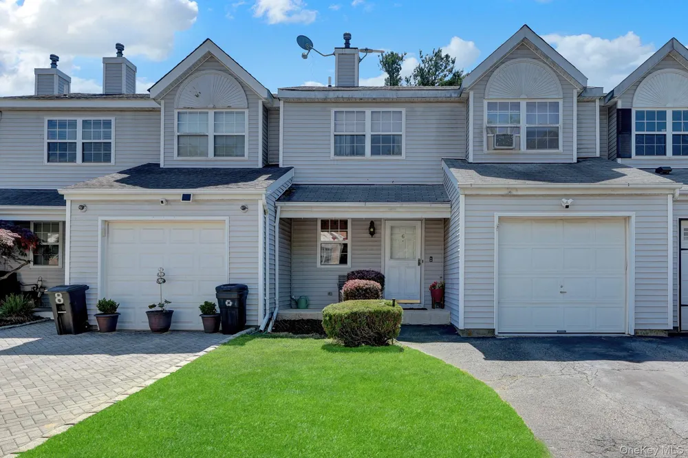 6 Beech Street Central Islip, NY 11722