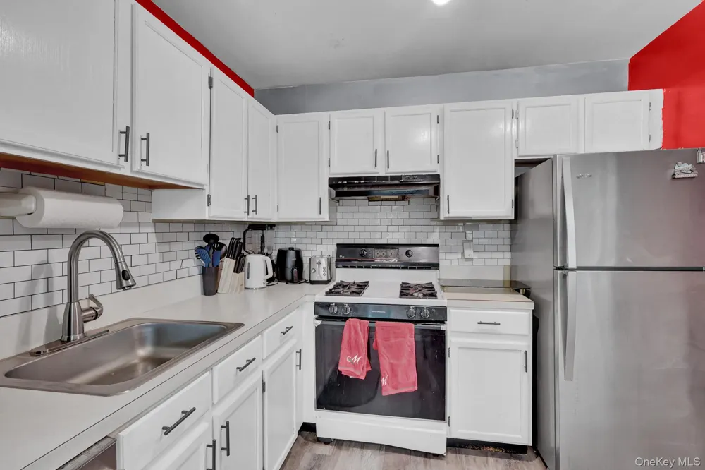 6 Beech Street Central Islip, NY 11722