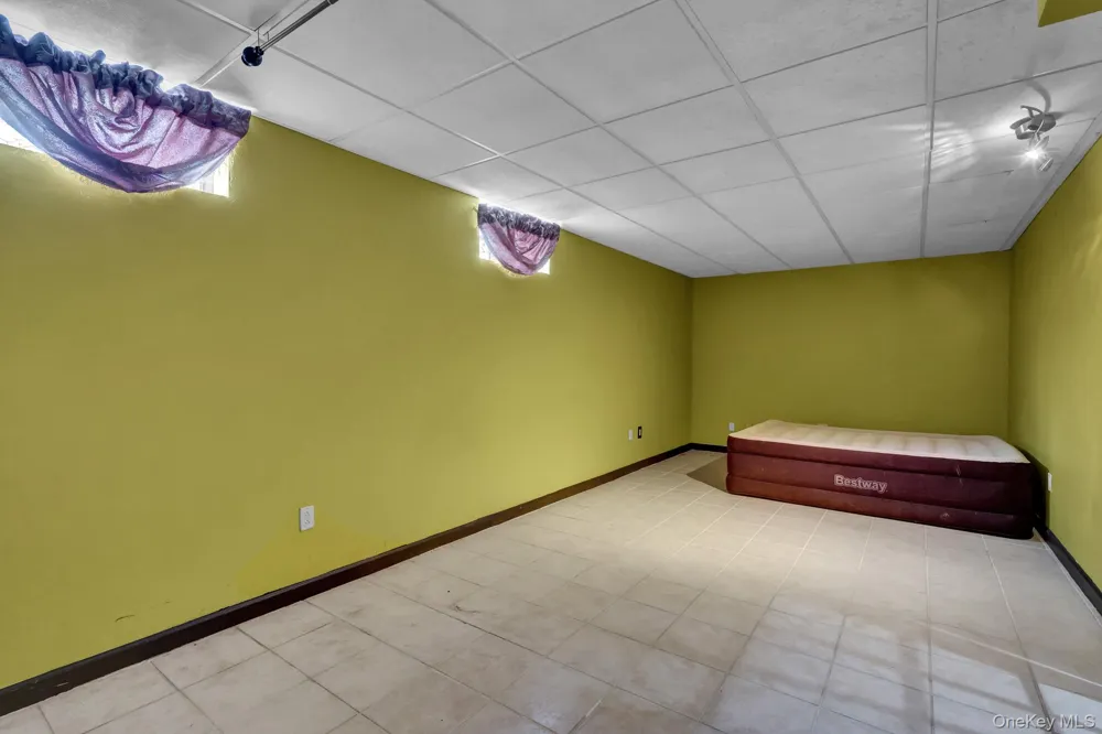 6 Beech Street Central Islip, NY 11722