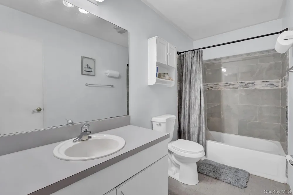 6 Beech Street Central Islip, NY 11722