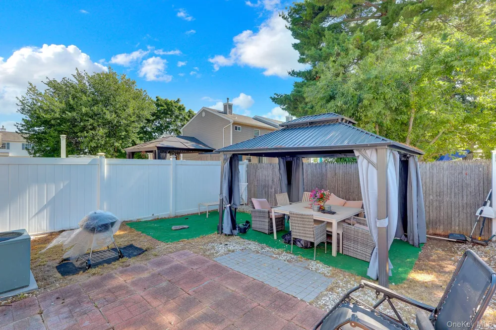 6 Beech Street Central Islip, NY 11722