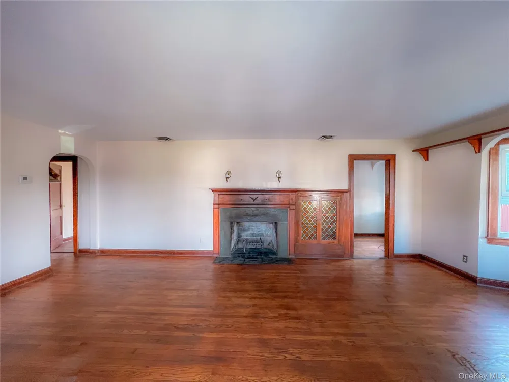 109 L STREET Elmont, NY 11003