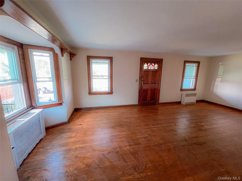 109 L STREET Elmont, NY 11003