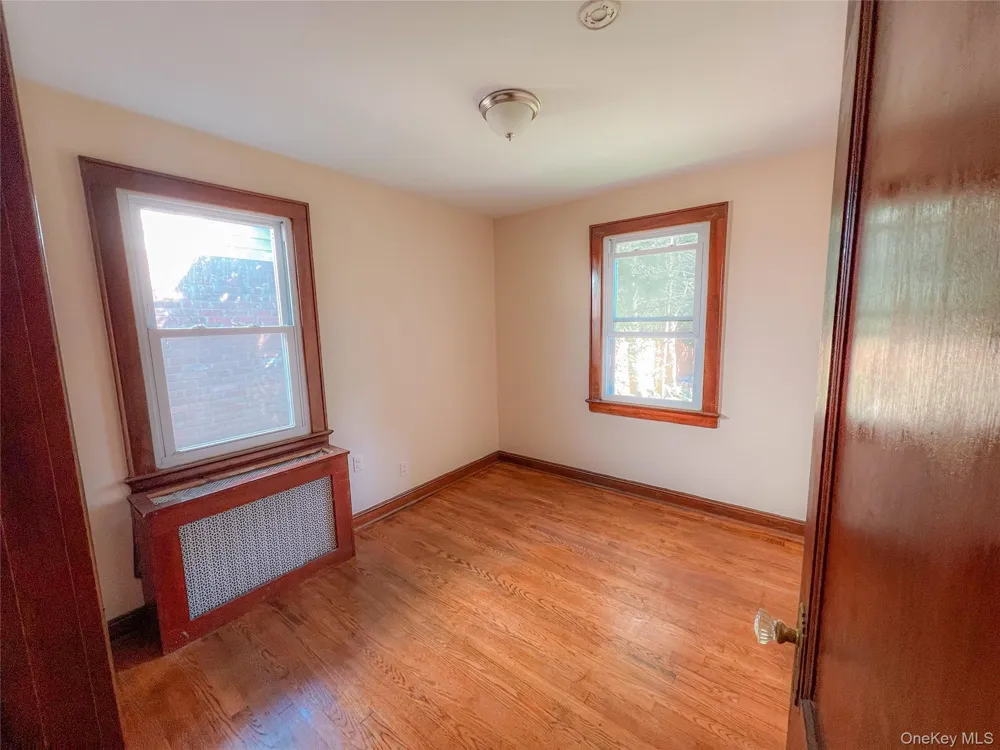 109 L STREET Elmont, NY 11003