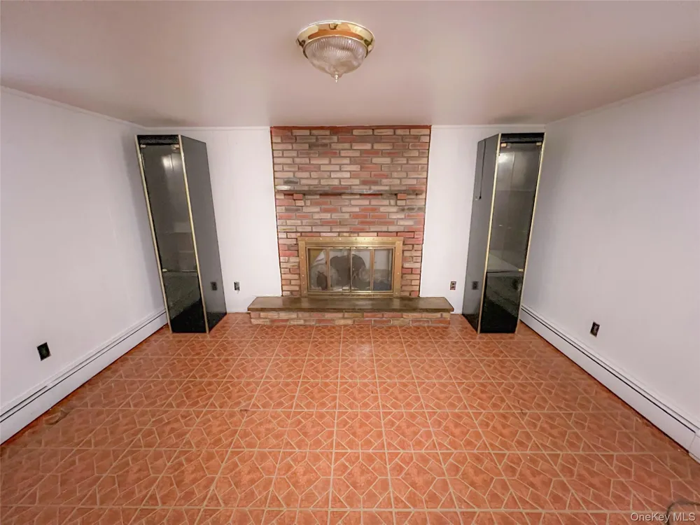 109 L STREET Elmont, NY 11003