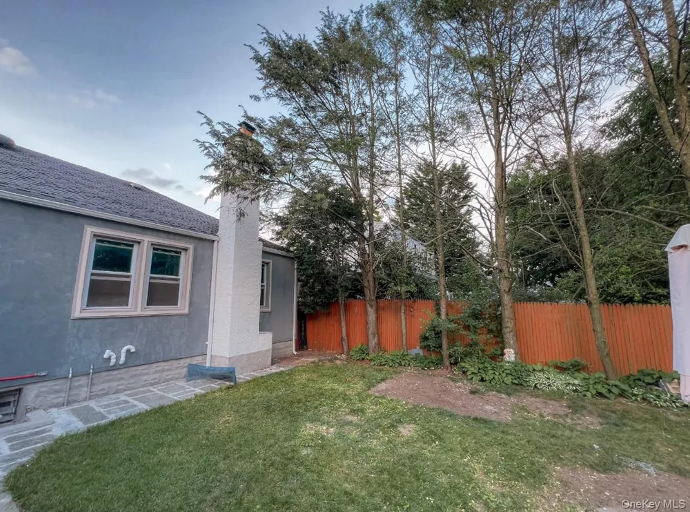 109 L STREET Elmont, NY 11003