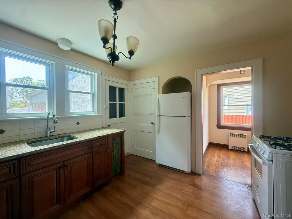 109 L STREET Elmont, NY 11003