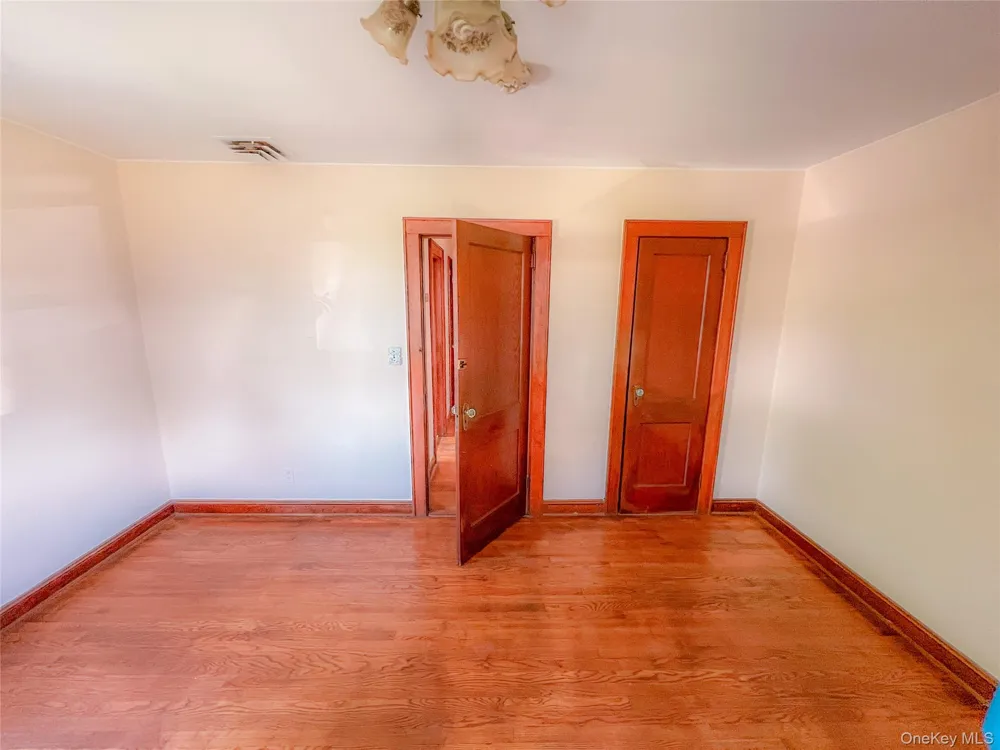 109 L STREET Elmont, NY 11003