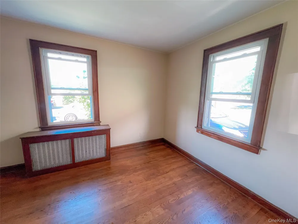 109 L STREET Elmont, NY 11003