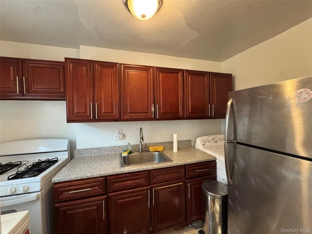 260-38 73 AVENUE #B1 Glen Oaks, NY 11004