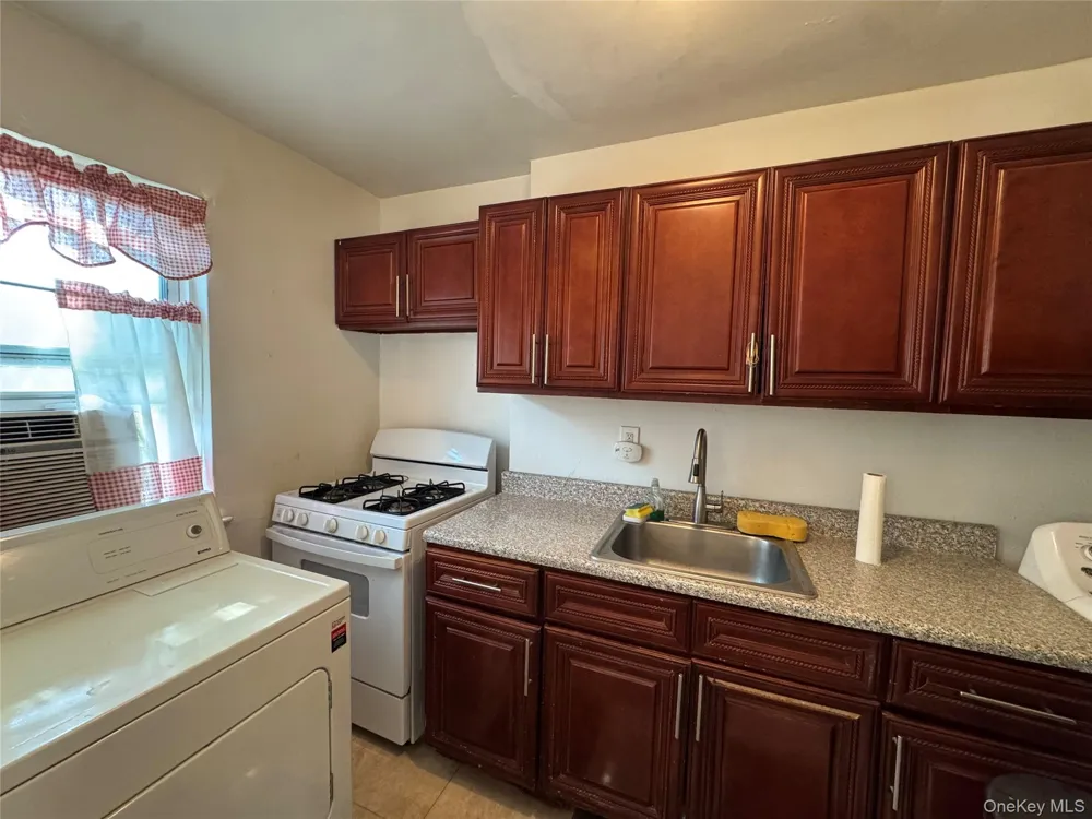 260-38 73 AVENUE #B1 Glen Oaks, NY 11004