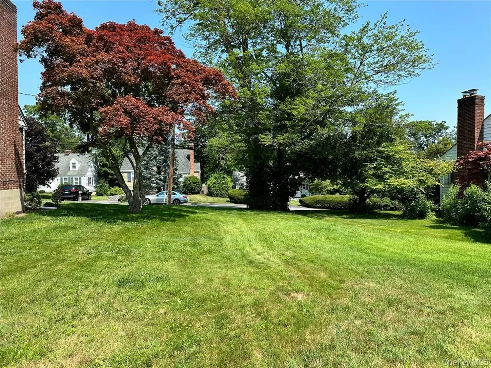 28 1/2 Pilgrim Drive Port Chester, NY 10573