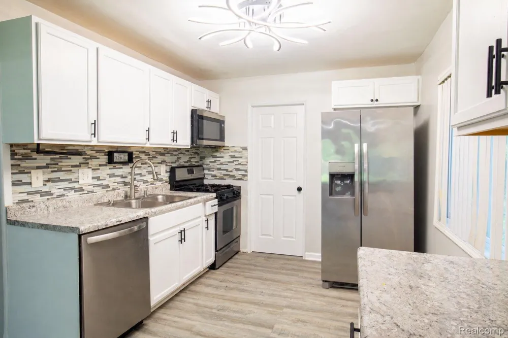 39751 Sylvia Street Harrison Charter Township, MI 48045