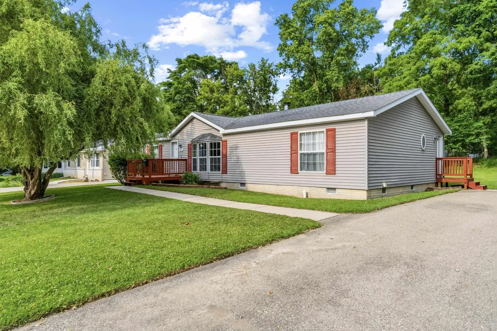 880 East Street Fenton City, MI 48430
