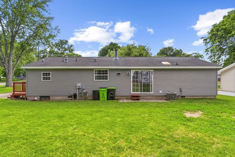 880 East Street Fenton City, MI 48430