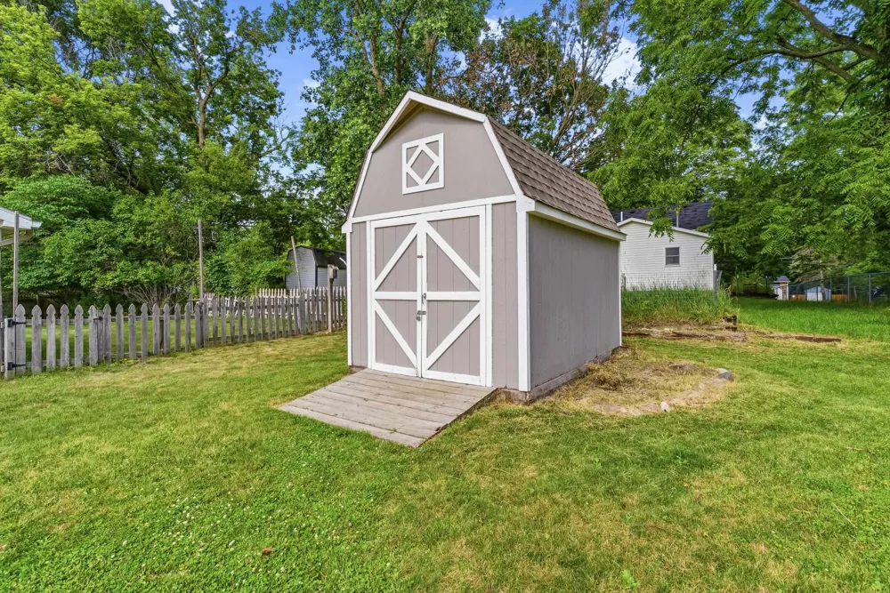 880 East Street Fenton City, MI 48430