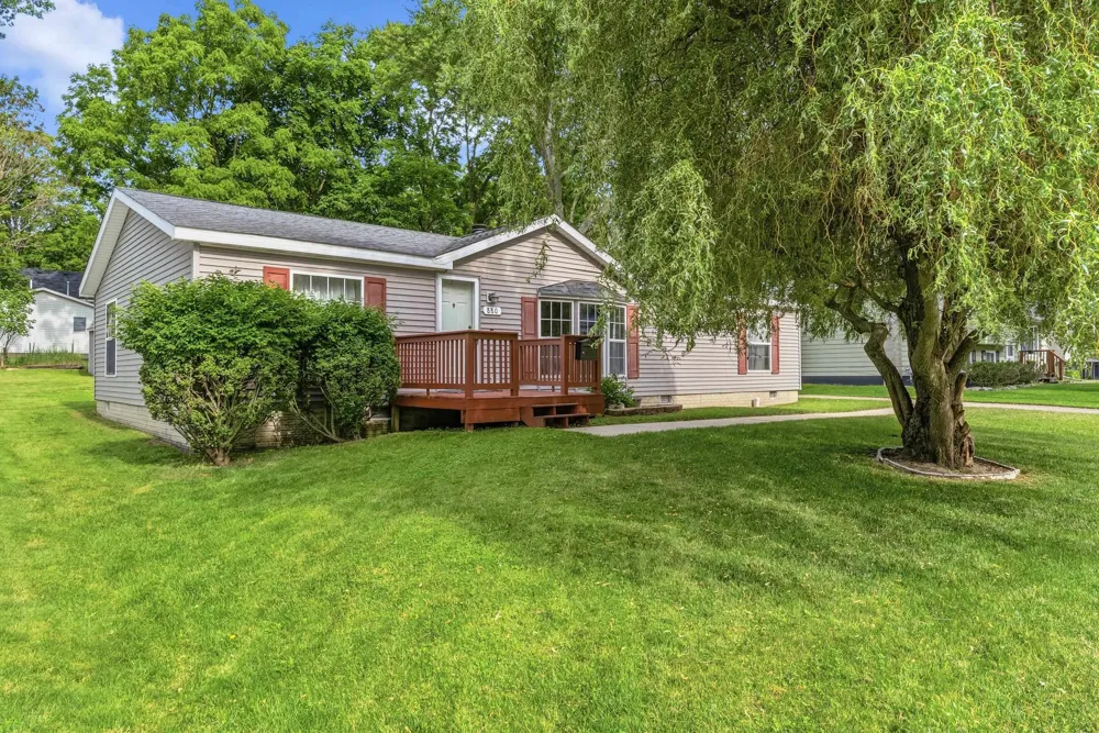 880 East Street Fenton City, MI 48430