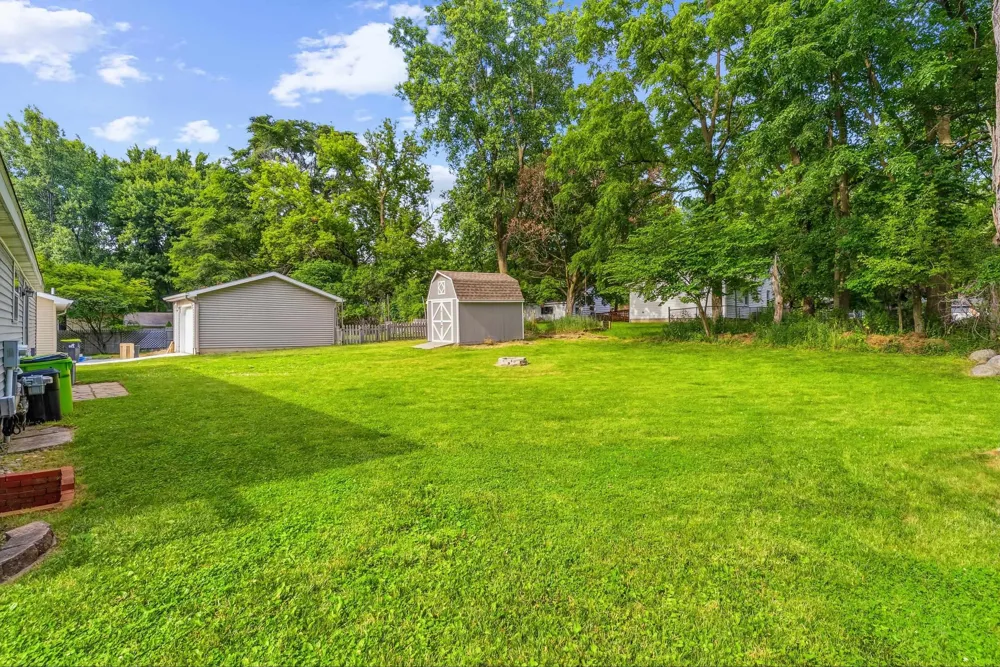 880 East Street Fenton City, MI 48430