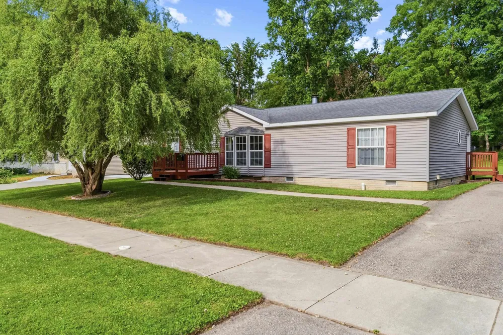 880 East Street Fenton City, MI 48430