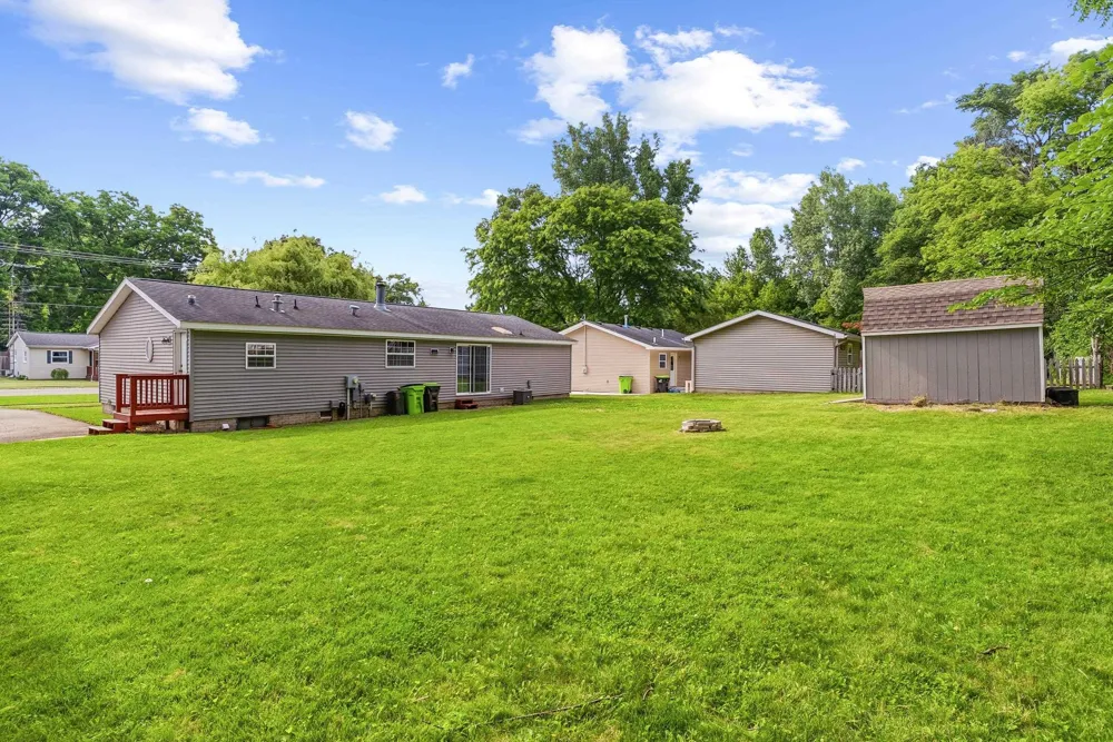 880 East Street Fenton City, MI 48430