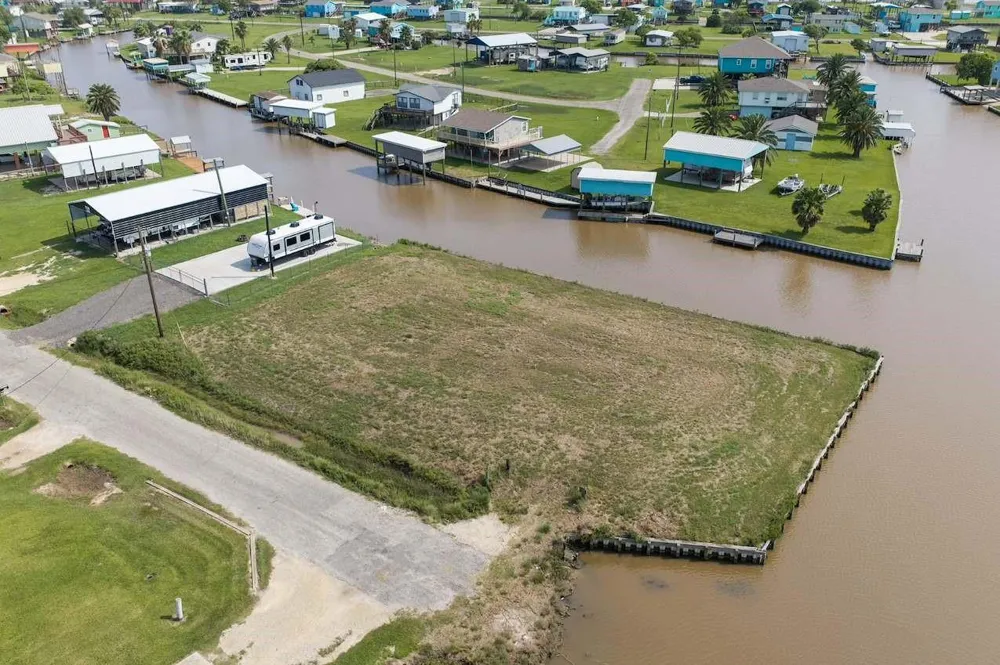 1301 Cr 202 Drive Sargent, TX 77414