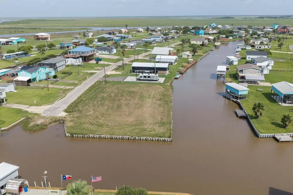 1301 Cr 202 Drive Sargent, TX 77414