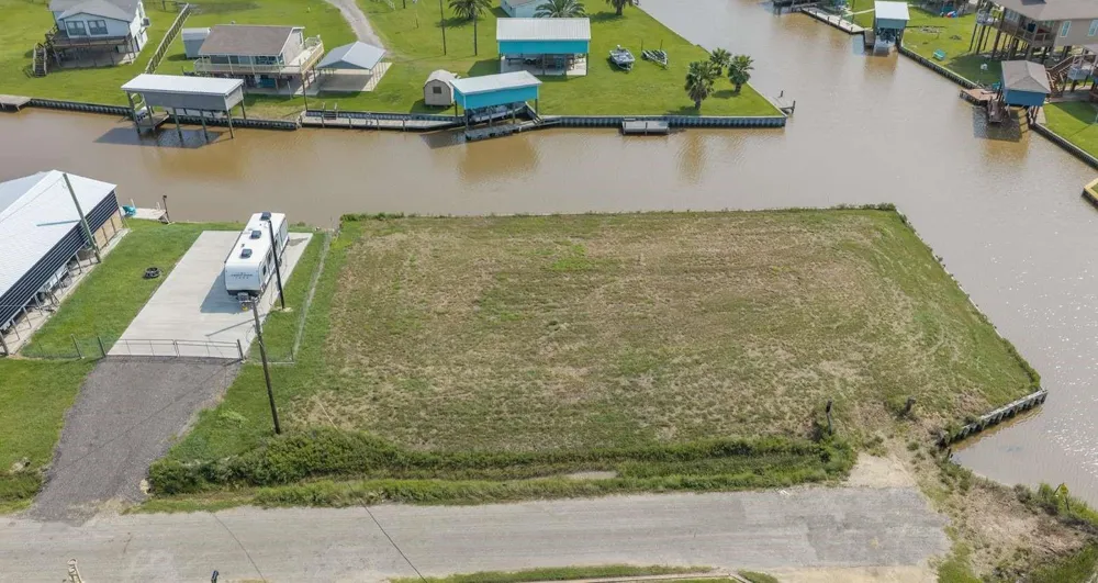 1301 Cr 202 Drive Sargent, TX 77414