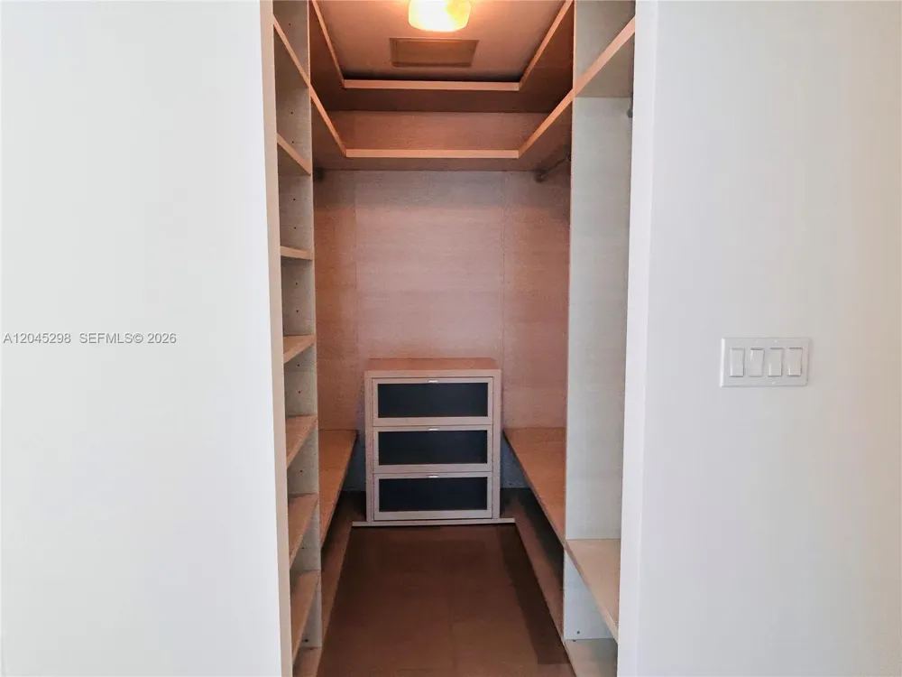88 SW 7th St #1511 Miami, FL 33130