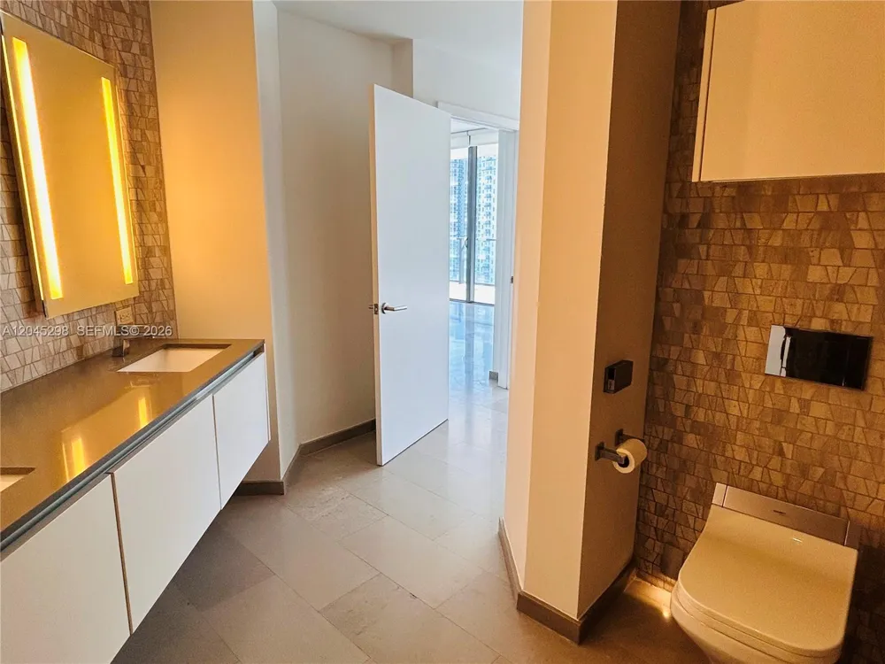 88 SW 7th St #1511 Miami, FL 33130