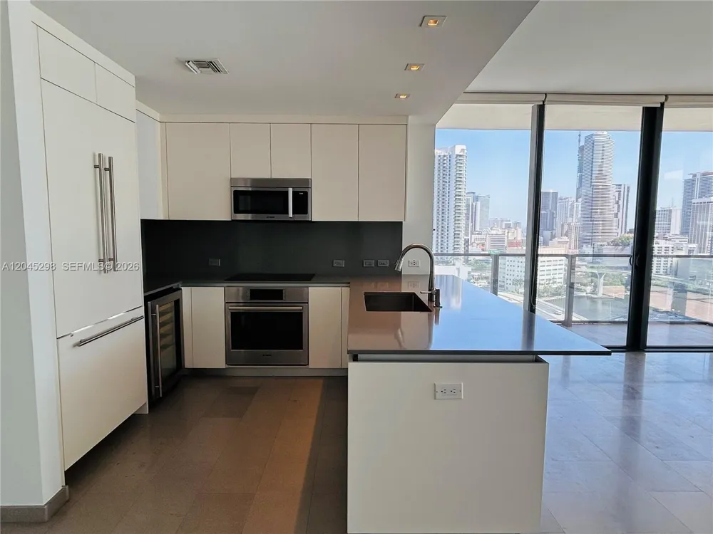 88 SW 7th St #1511 Miami, FL 33130