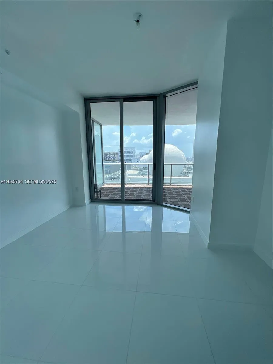851 NE 1st Ave #1208 Miami, FL 33132
