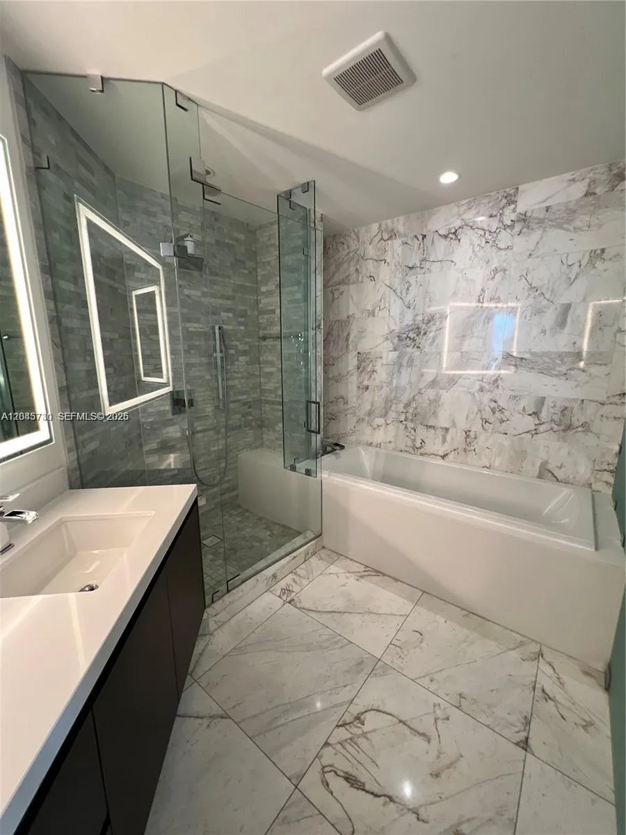851 NE 1st Ave #1208 Miami, FL 33132