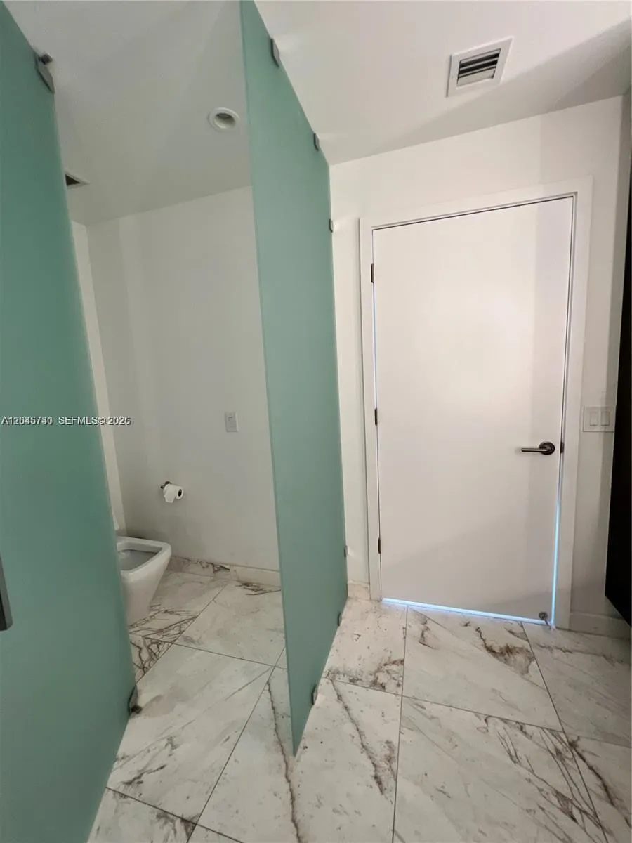 851 NE 1st Ave #1208 Miami, FL 33132