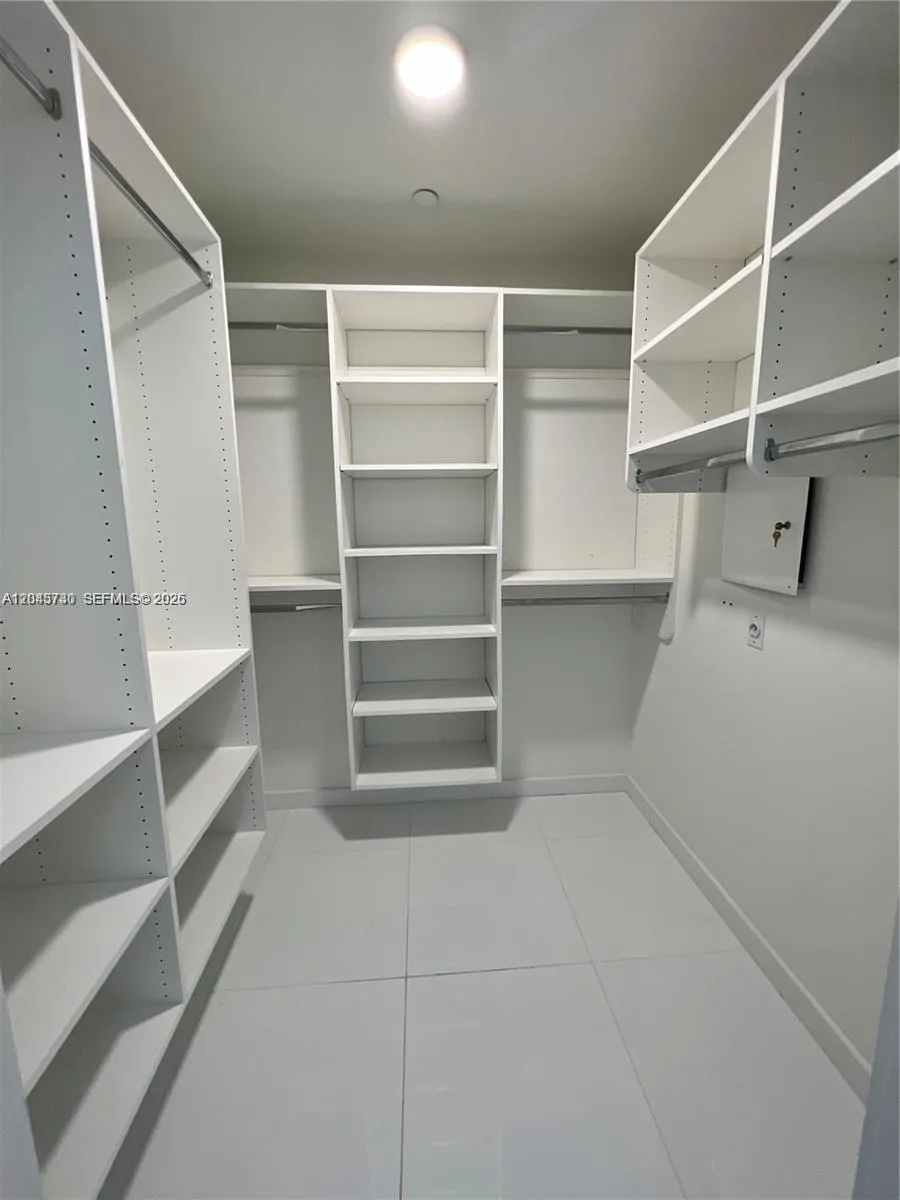 851 NE 1st Ave #1208 Miami, FL 33132