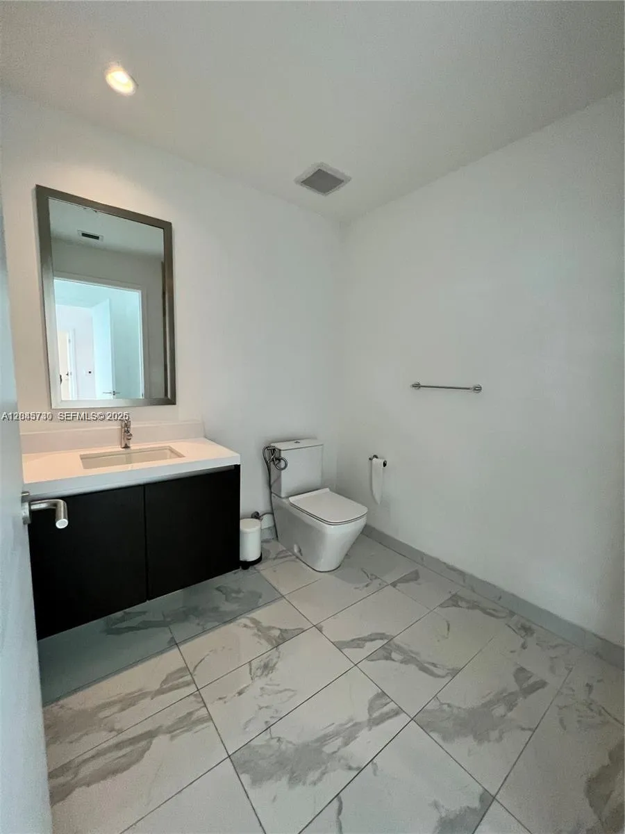 851 NE 1st Ave #1208 Miami, FL 33132
