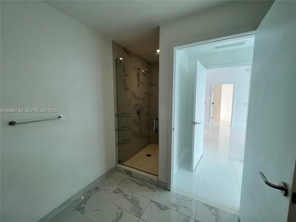 851 NE 1st Ave #1208 Miami, FL 33132