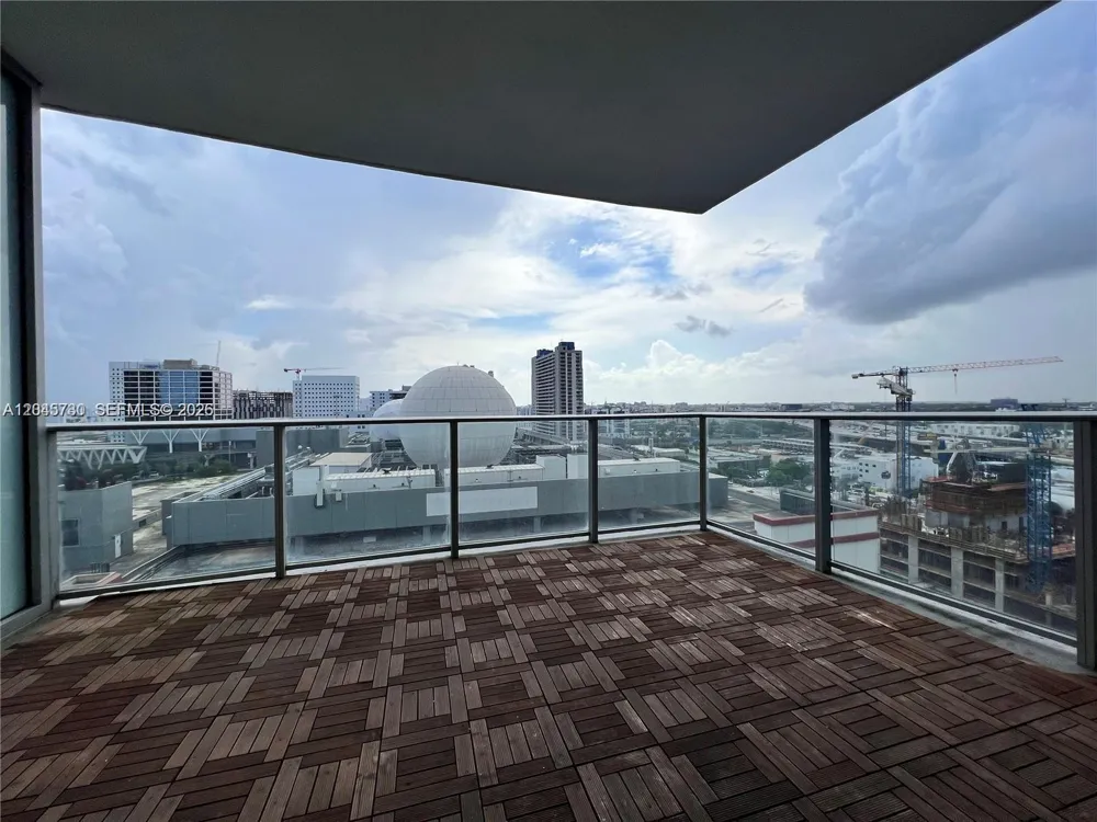 851 NE 1st Ave #1208 Miami, FL 33132