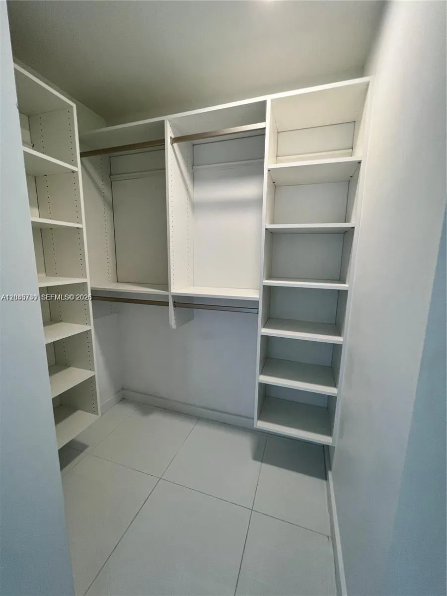 851 NE 1st Ave #1208 Miami, FL 33132