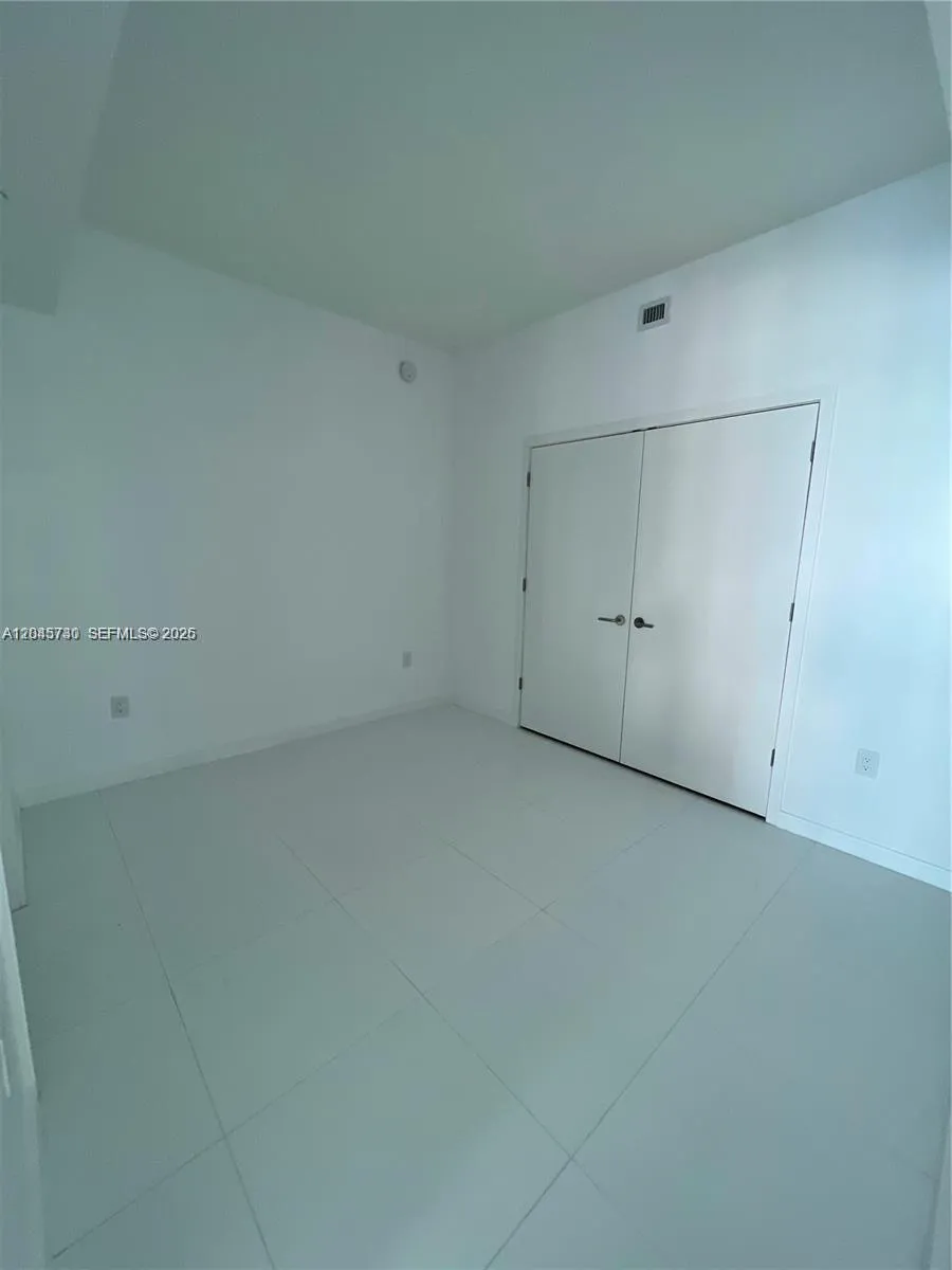 851 NE 1st Ave #1208 Miami, FL 33132