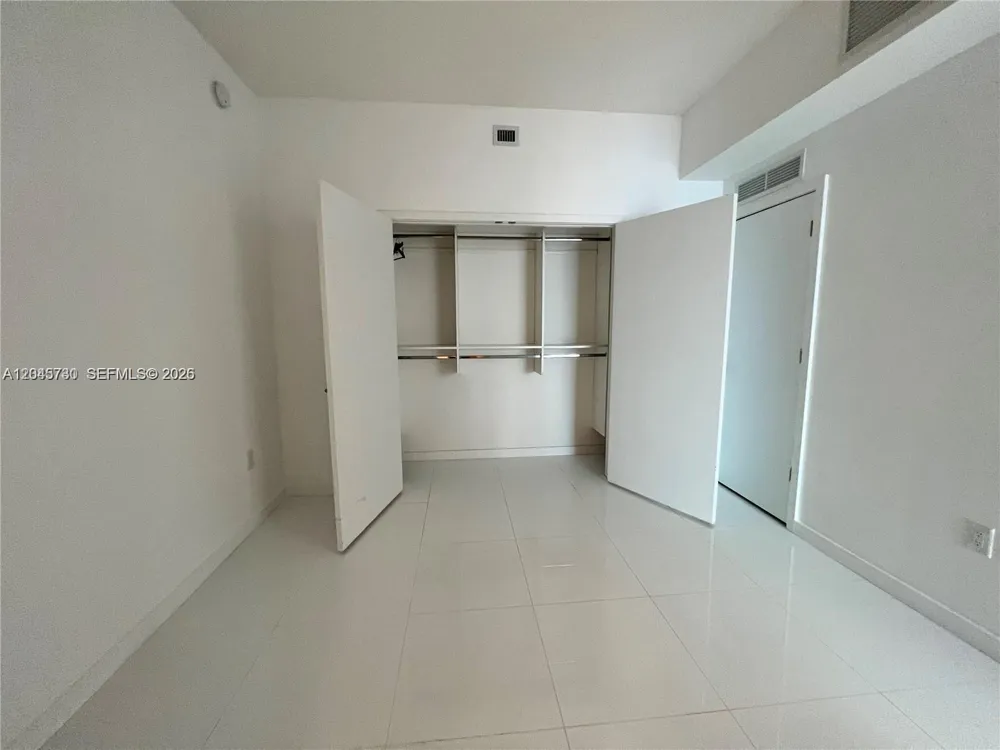 851 NE 1st Ave #1208 Miami, FL 33132