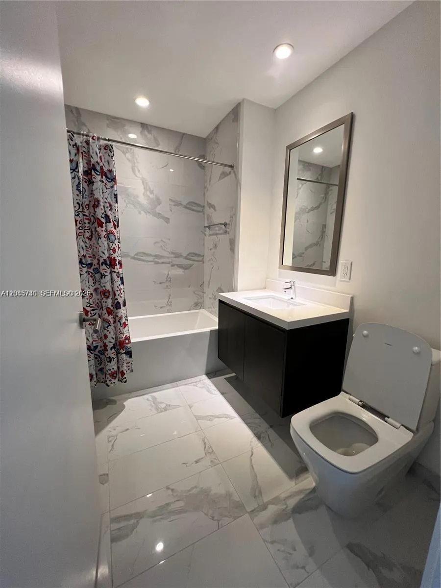 851 NE 1st Ave #1208 Miami, FL 33132