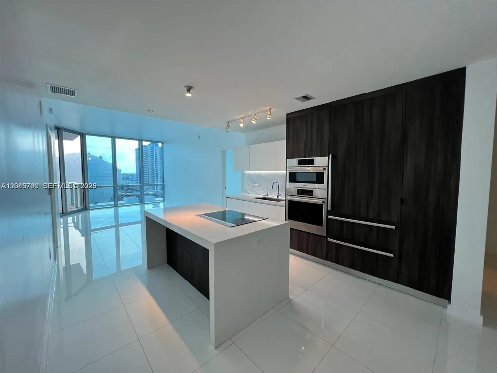 851 NE 1st Ave #1208 Miami, FL 33132