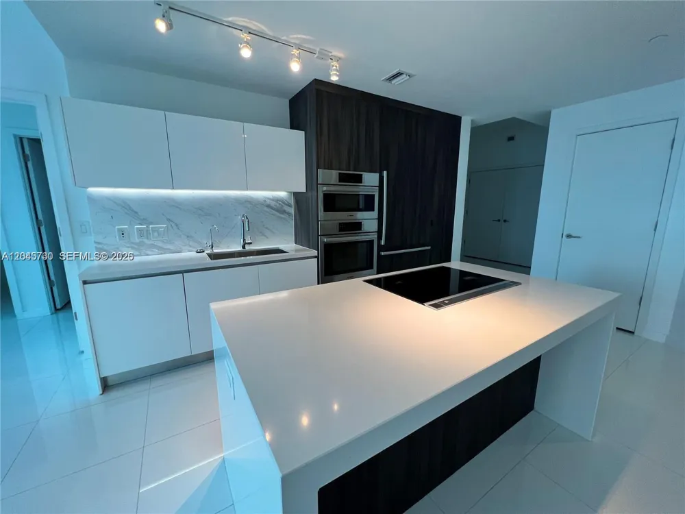 851 NE 1st Ave #1208 Miami, FL 33132