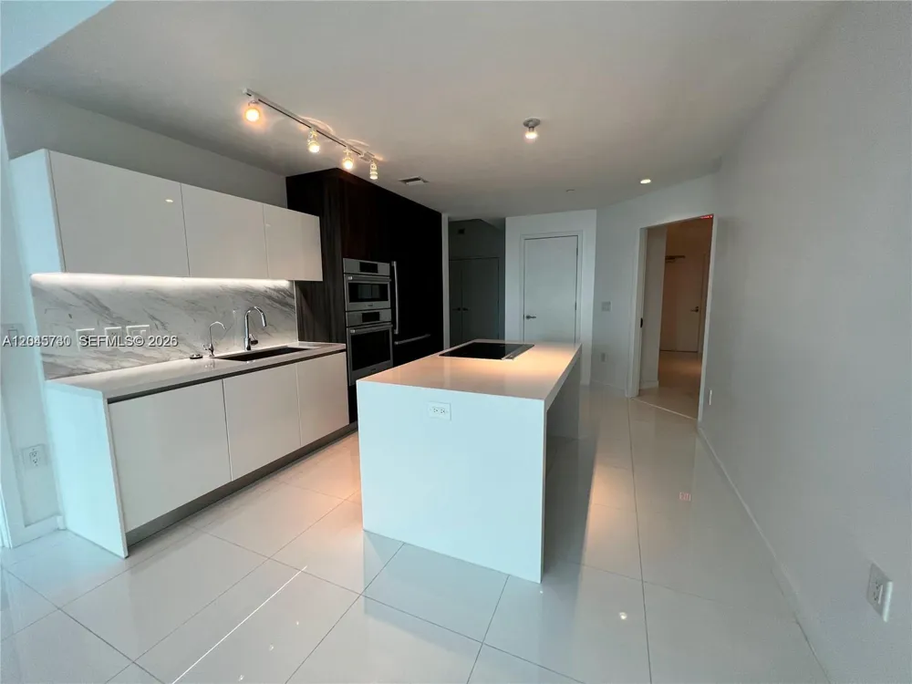 851 NE 1st Ave #1208 Miami, FL 33132