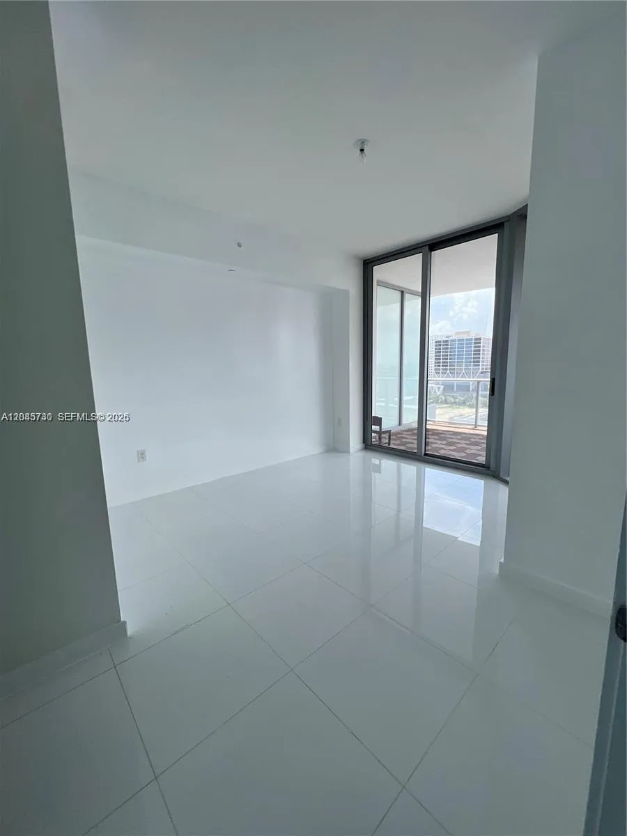 851 NE 1st Ave #1208 Miami, FL 33132